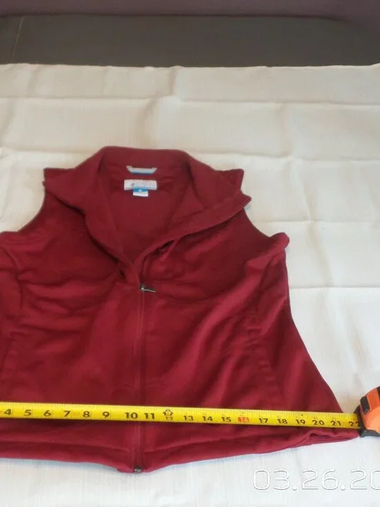 COLUMBIA Women's Red Polyester Vest Size Large Like New - Picture 10 of 15